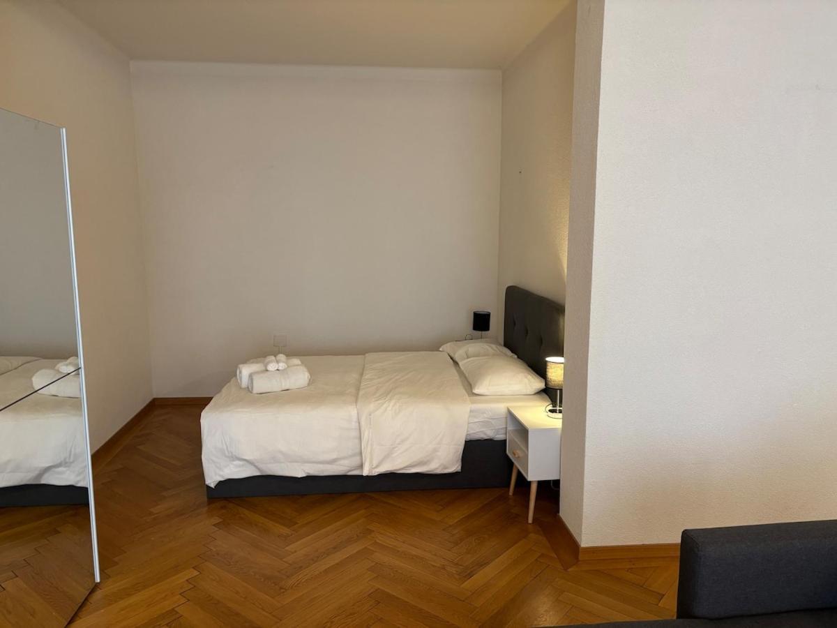 Fully Furnished Down Town- 5 Minutes From Train Station Apartamento