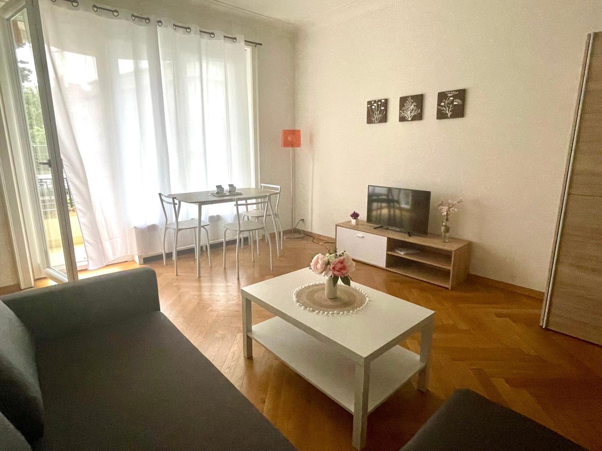 Fully Furnished Down Town- 5 Minutes From Train Station Lausanne